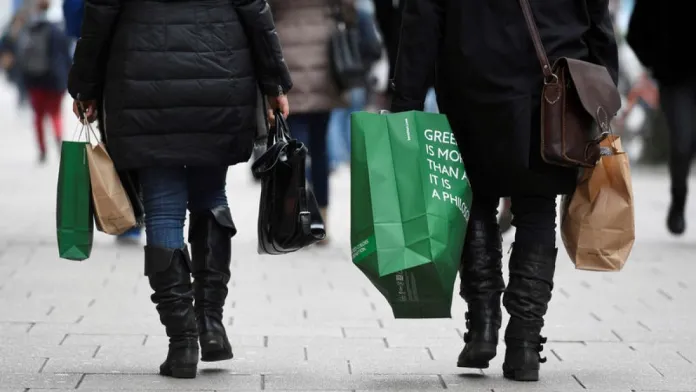 Almanya Enflasyon - Alışveriş yapan insanlar