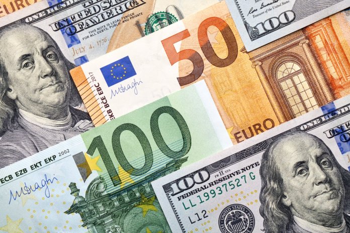 Euro ve Dolar Banknotları - ecb faiz indirimleri