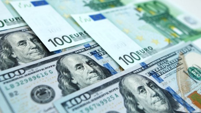 Dolar - Euro banknotes